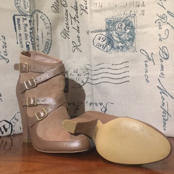 Miss Albright Specialty boots - Picture 2 of 4